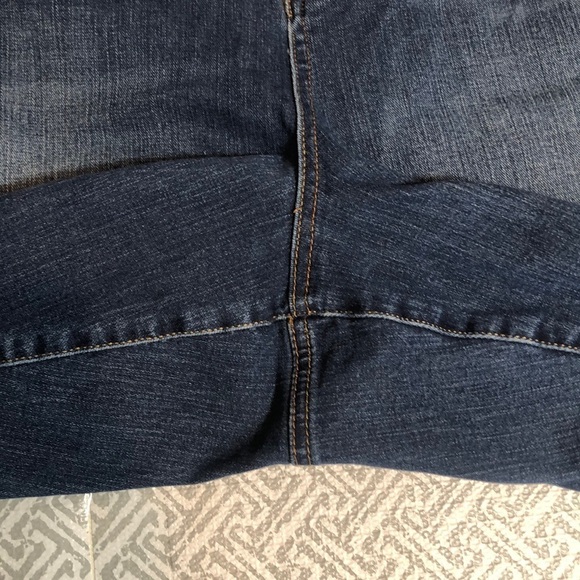 Torrid High Rise Curvy Crop Jeans 26R - Picture 9 of 12